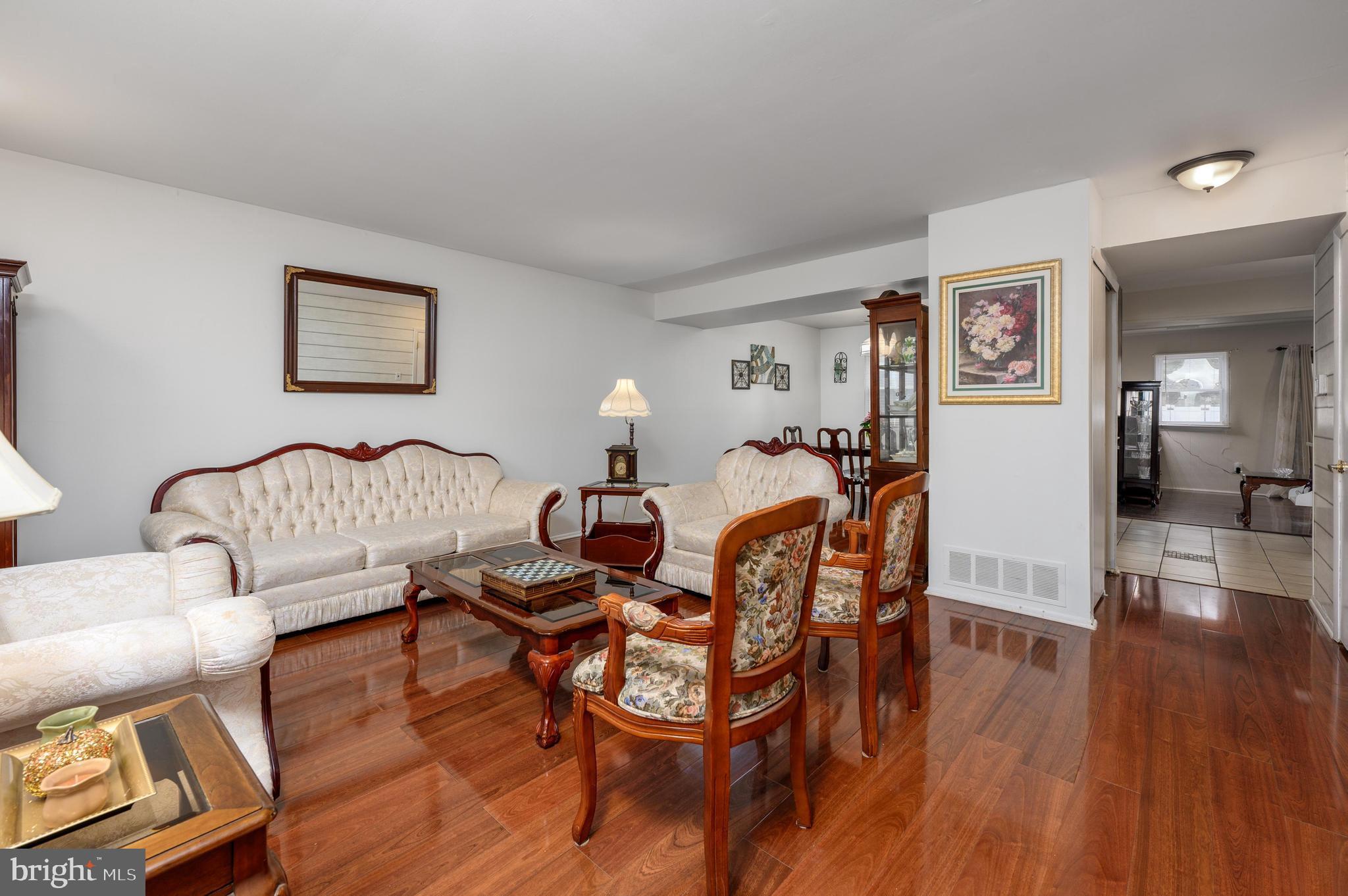 234 Charing Way Mount Laurel, NJ 08054 - Photo 3 of 25 Light bright Living Room