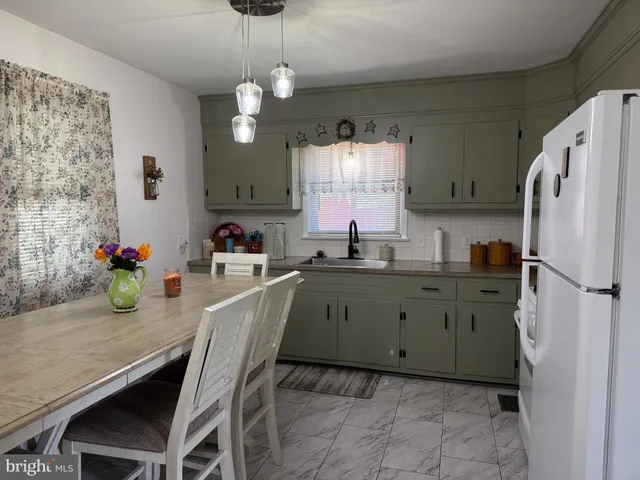 a view of a workspace with furniture