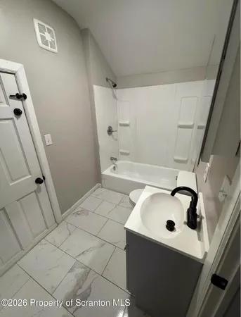 $1,100 | 39 West Ridge Street, Unit 3, Nanticoke, PA 18634