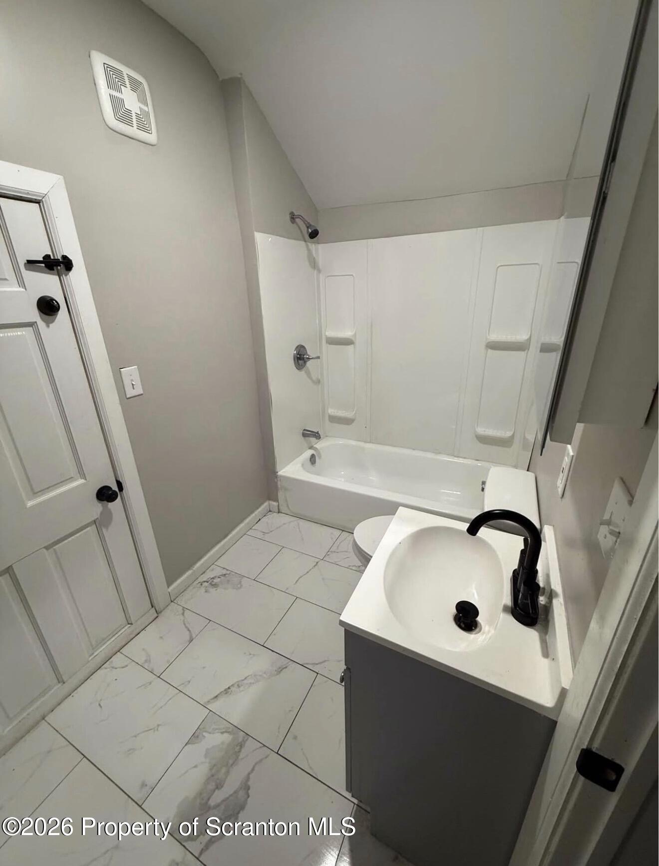 39 West Ridge Street, Unit 3 Nanticoke, PA 18634 - Photo 6 of 10 IMG_0381