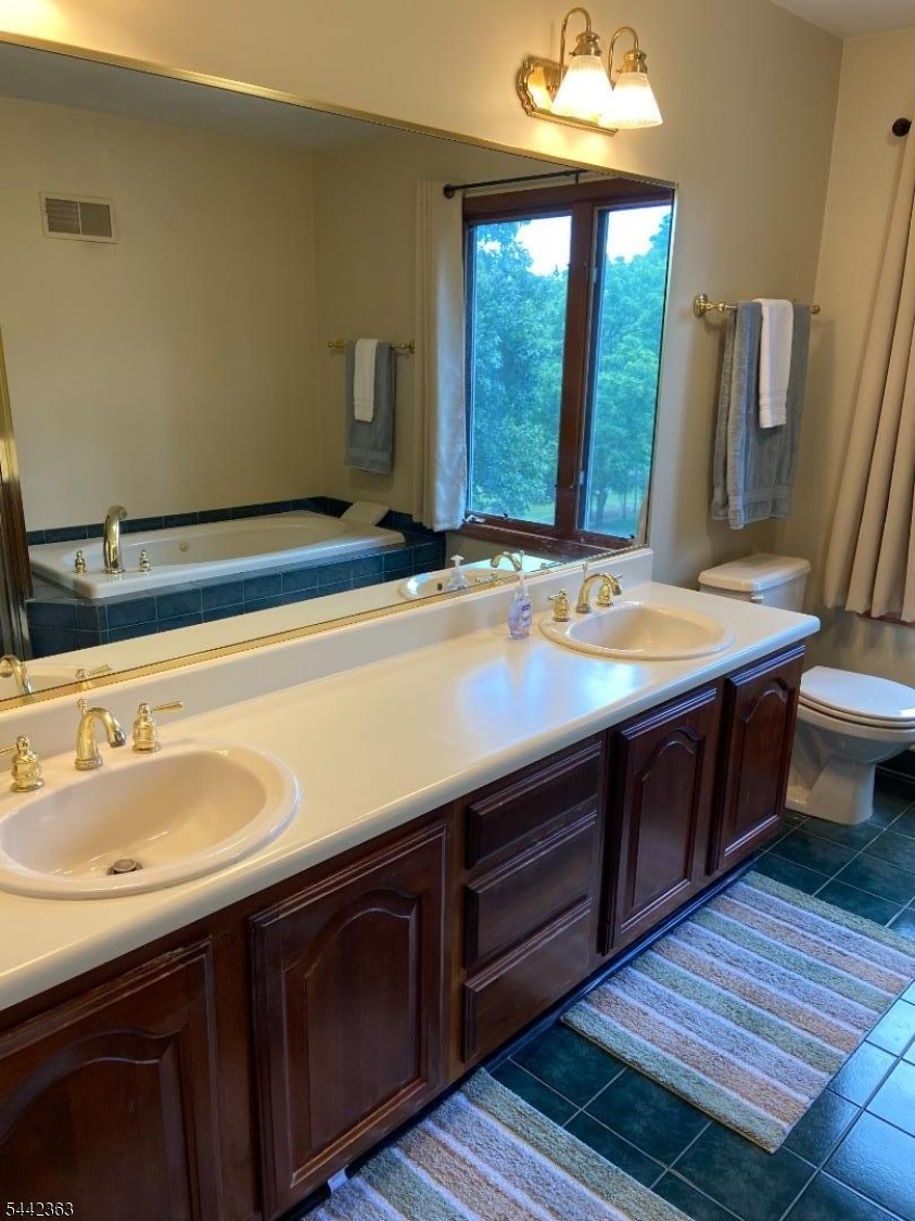 39 Radcliffe Drive Sparta, NJ 07871 - Photo 23 of 31