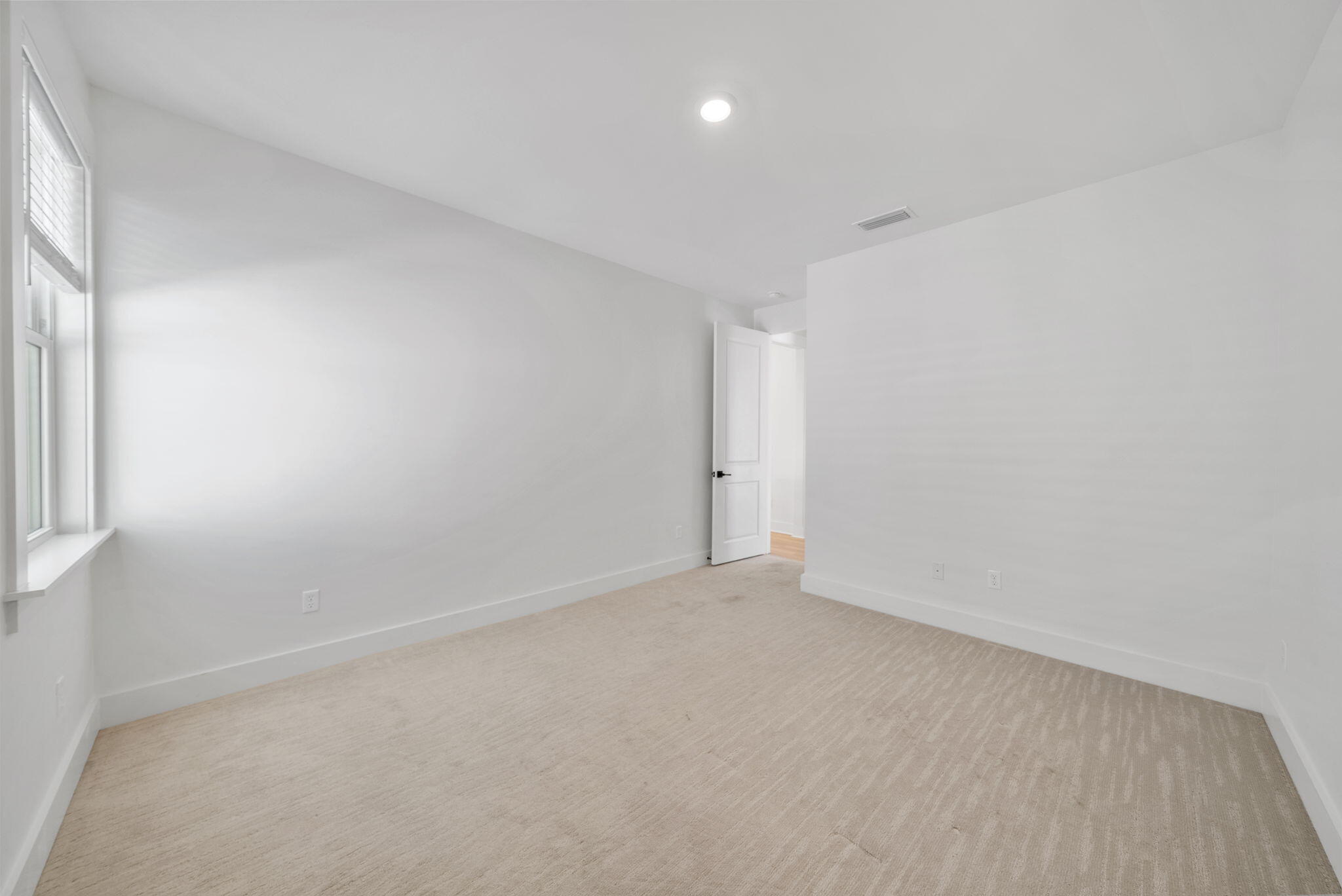 1917 Rushes Avenue Panama City, FL 32405 - Photo 36 of 66 an empty room with a empty space and a window