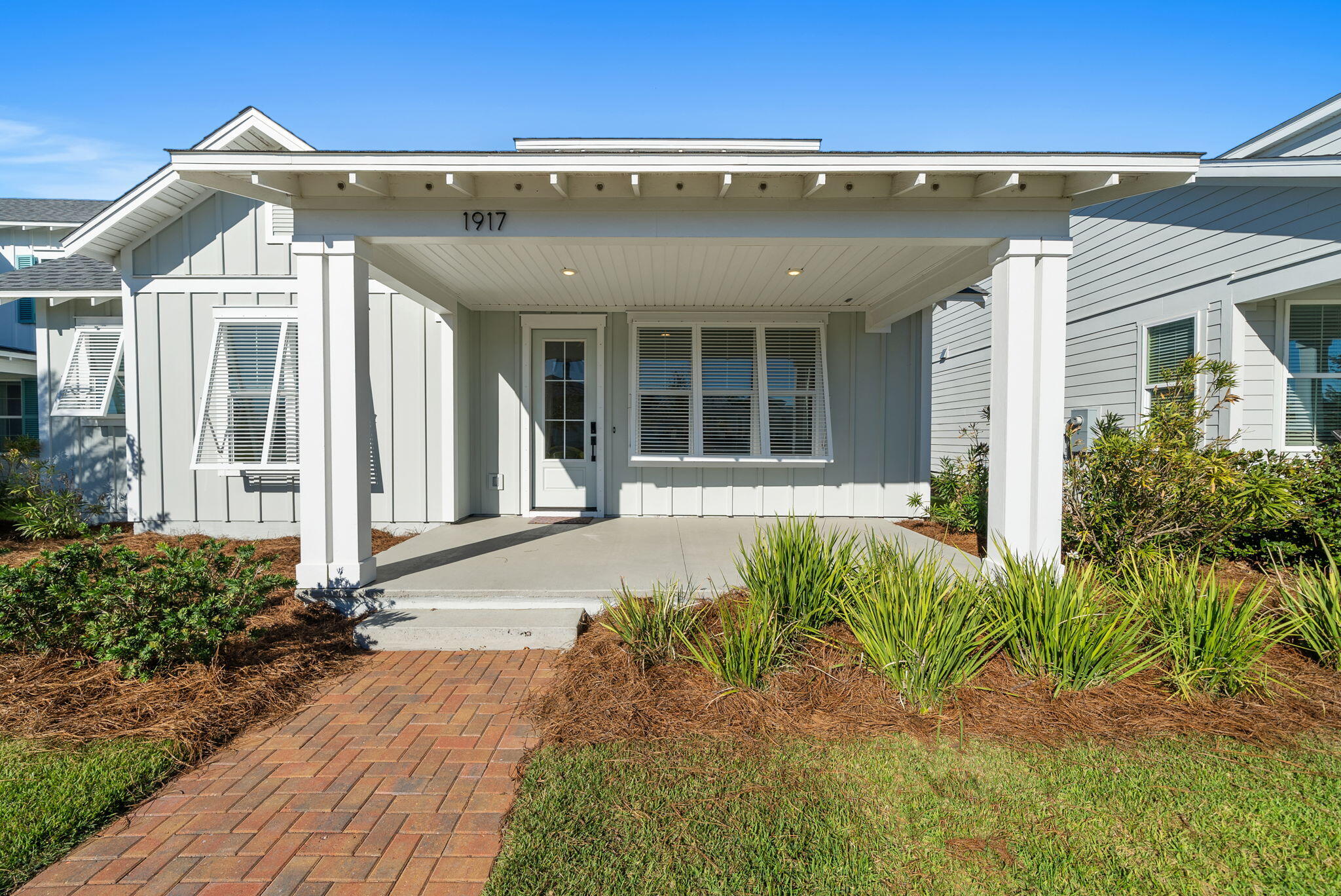 1917 Rushes Avenue Panama City, FL 32405 - Photo 44 of 66 front view of a house