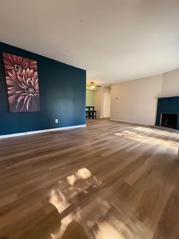 a view of empty room with window