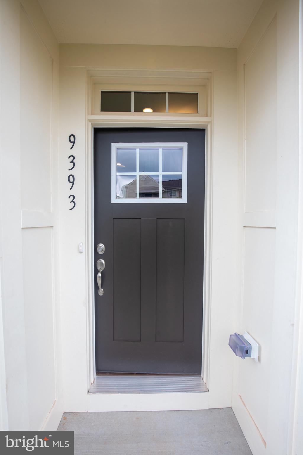 9393 Barnes Loop Manassas, VA 20110 - Photo 3 of 37