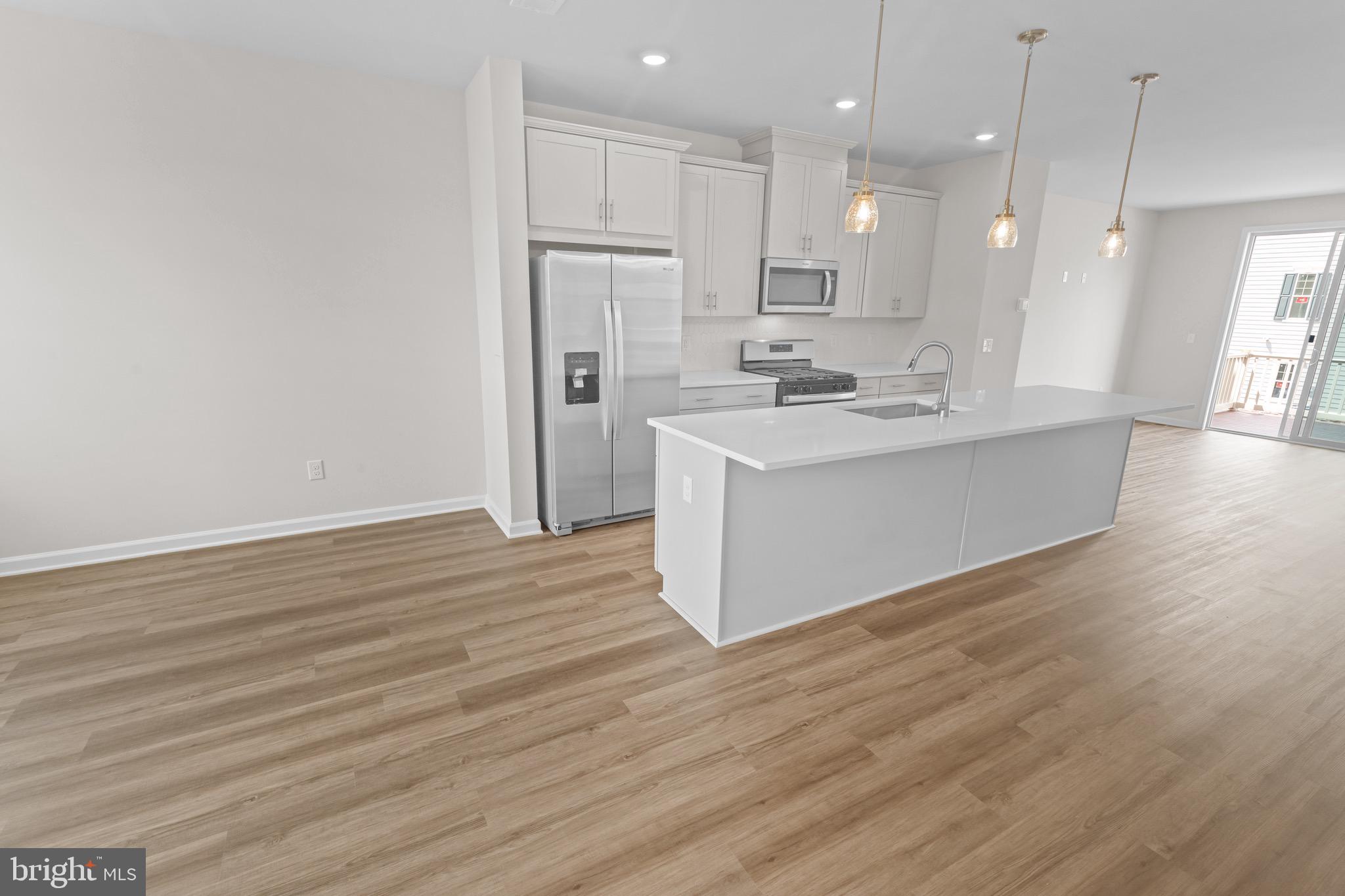 9393 Barnes Loop Manassas, VA 20110 - Photo 4 of 37