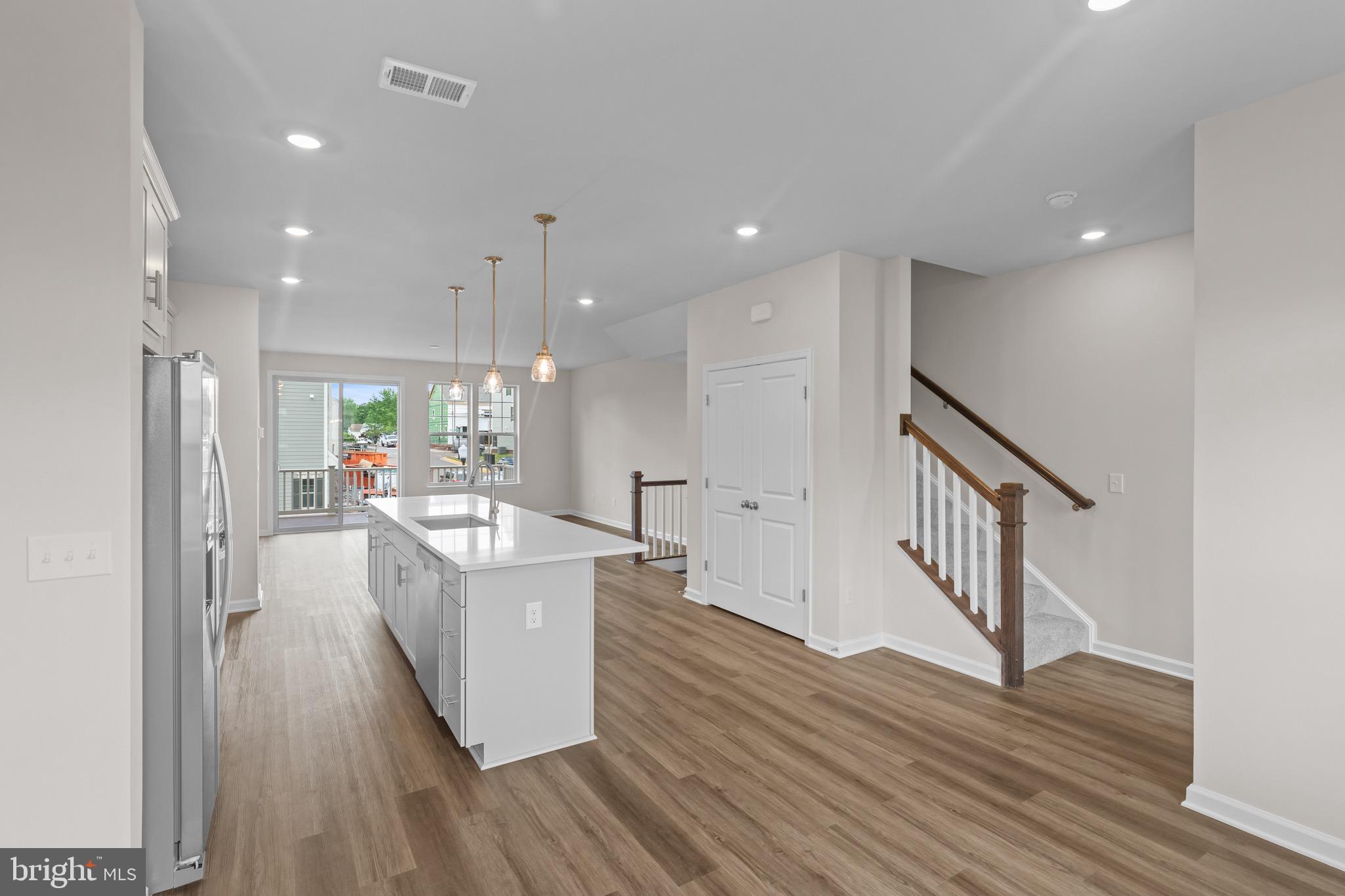 9393 Barnes Loop Manassas, VA 20110 - Photo 5 of 37