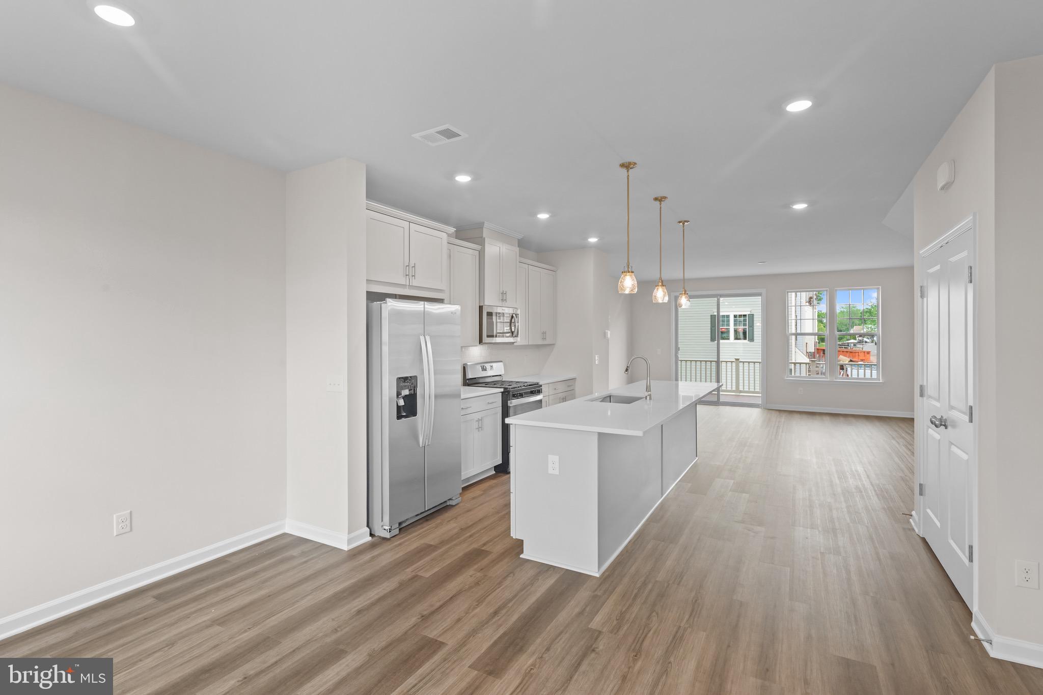 9393 Barnes Loop Manassas, VA 20110 - Photo 6 of 37