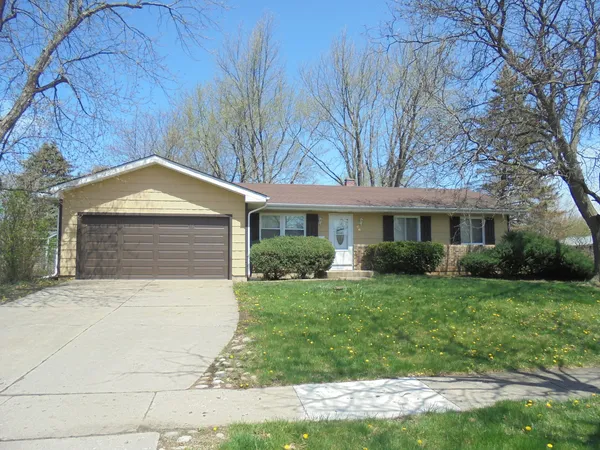 $2,550 | 66 Barrow Drive, Crystal Lake, IL 60014