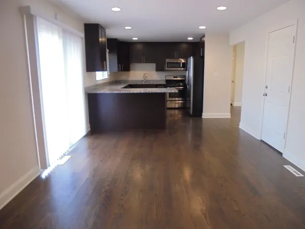 $2,550 | 66 Barrow Drive, Crystal Lake, IL 60014