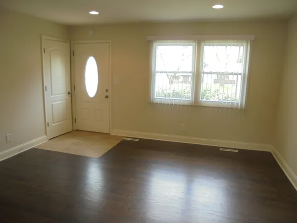 $2,495 | 66 Barrow Drive, Crystal Lake, IL 60014