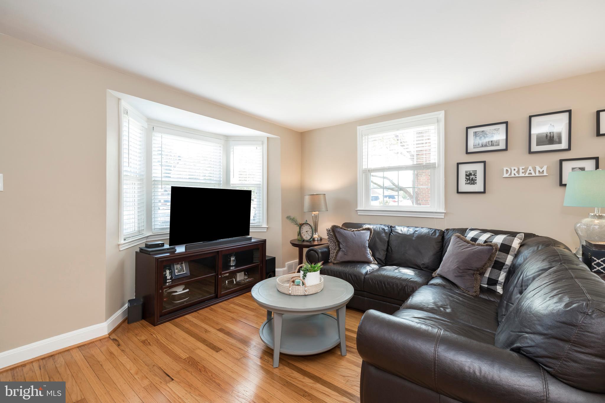 161 Signal Road Drexel Hill, PA 19026 - Photo 5 of 27 Living Room