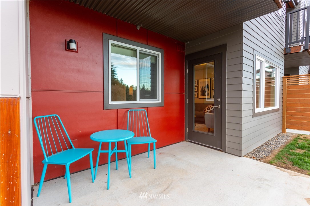 1882 Front Street, Unit 211 Lynden, WA 98264 - Photo 14 of 20 a backyard of a house with table and chairs