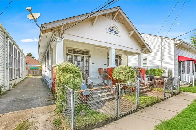$1,400 | 3925 Coliseum Street, New Orleans, LA 70115