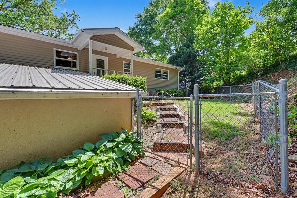 230 Rolling Acres Road Hiawassee, GA 30546 - Photo 40 of 52 Gallery Image 40