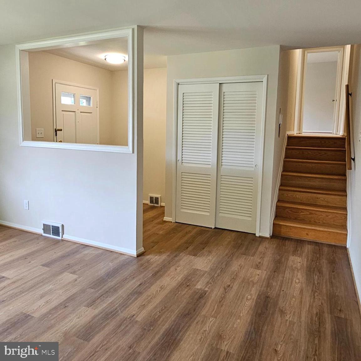7606 Gresham Street Springfield, VA 22151 - Photo 3 of 36