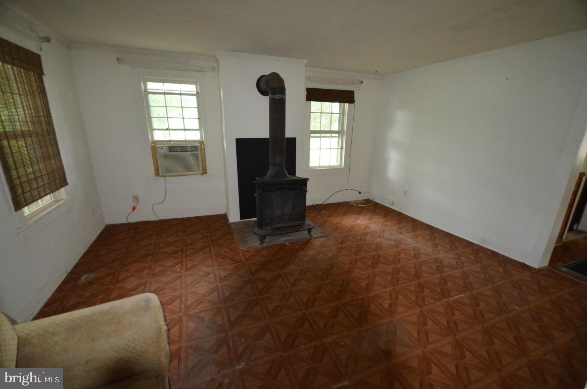 422 East Bay Front Road Deale, MD 20751 - Photo 15 of 29 Living Room