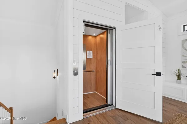 $1,695,000 | 381 East 4th Street, Ocean Isle Beach, NC 28469