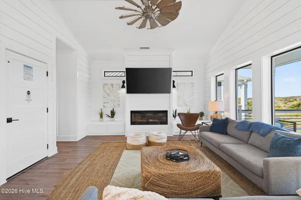 $1,695,000 | 381 East 4th Street, Ocean Isle Beach, NC 28469