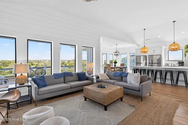 $1,695,000 | 381 East 4th Street, Ocean Isle Beach, NC 28469