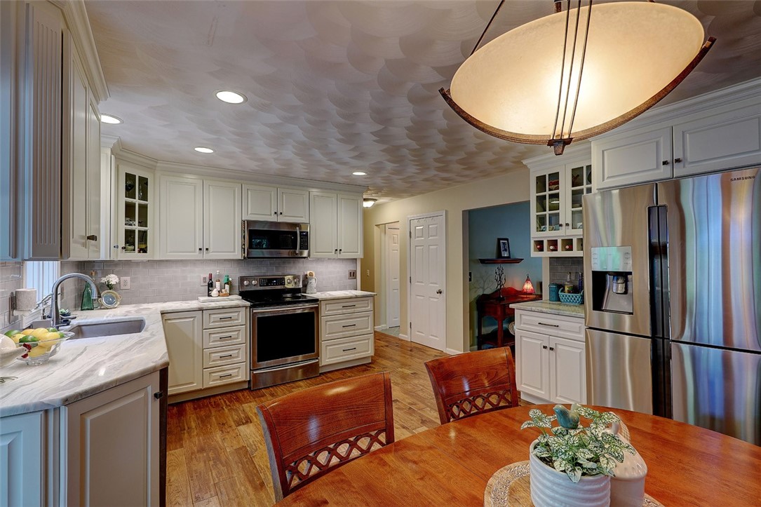36 Rocky Crest Road Cumberland, RI 02864 - Photo 8 of 50 Sunny Bright Kitchen
