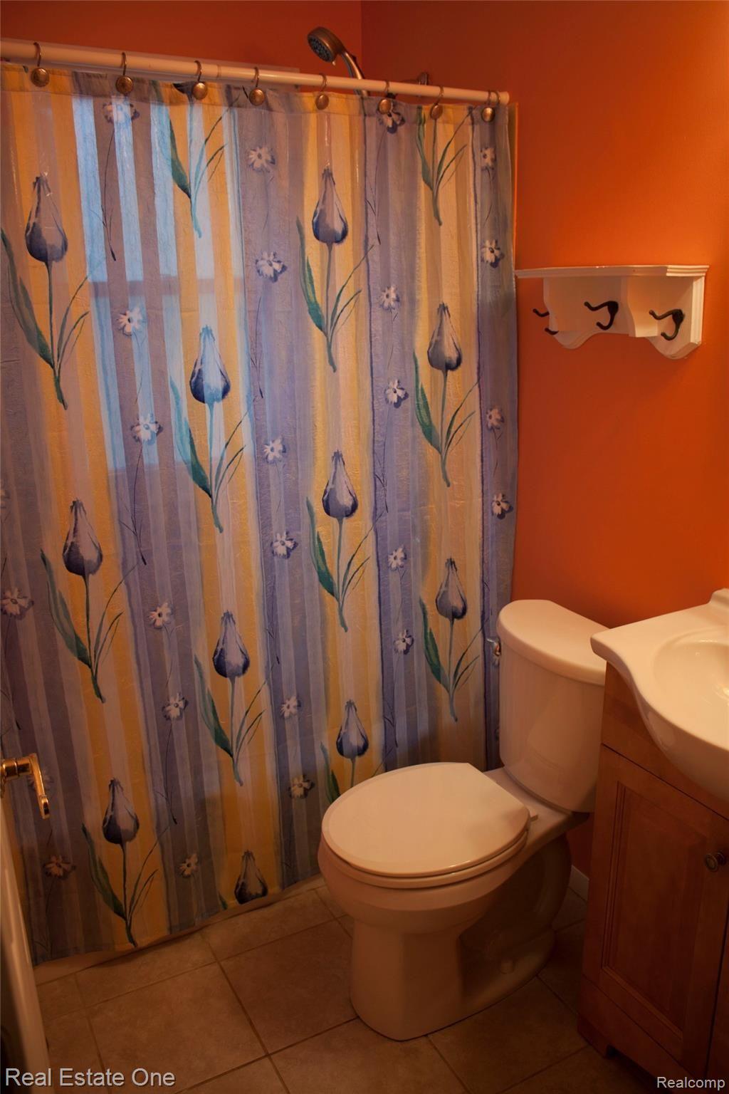 1887 White Lake Road Highland, MI 48356 - Photo 14 of 17 Bathroom