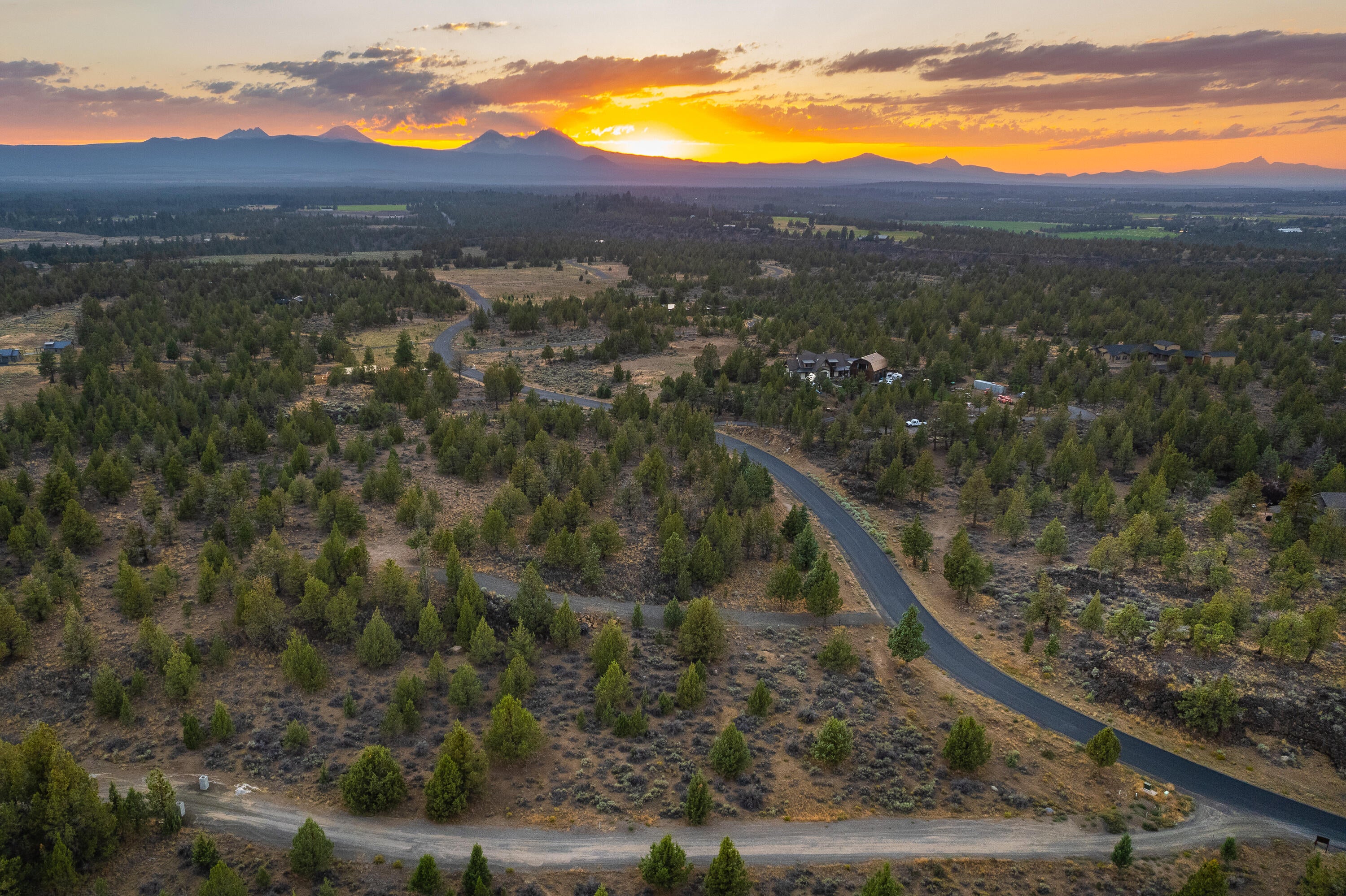 20005 Pacific Heights Rd Bend Bend, OR 97703 - Photo 4 of 19 4
