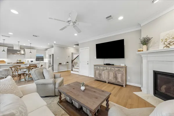 $949,900 | 4320 Wendell Street, Bellaire, TX 77401