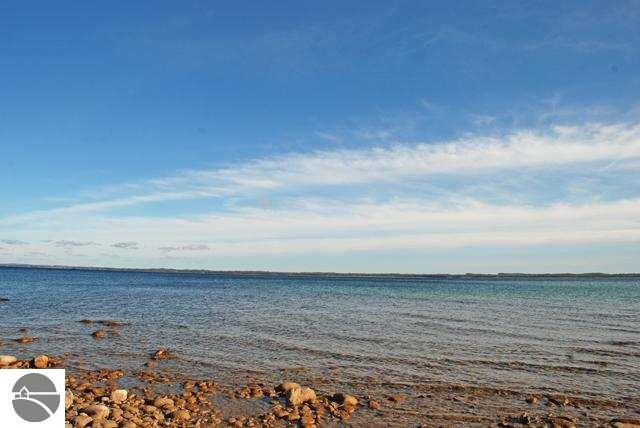 12456 Bluff Road Traverse City, MI 49686 - Photo 7 of 25 1741071-6.JPG
