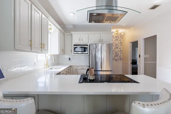 a close view of sink and tap