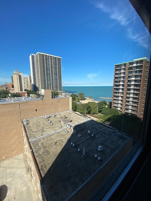 5858 North Sheridan Road, Unit 805 Chicago, IL 60660 - Photo 9 of 14 a view of a terrace