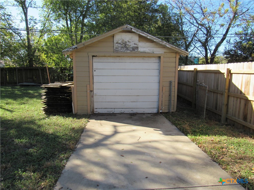 1002 Duncan Avenue Killeen, TX 76541 - Photo 14 of 14 a view of backyard of house with wooden fence