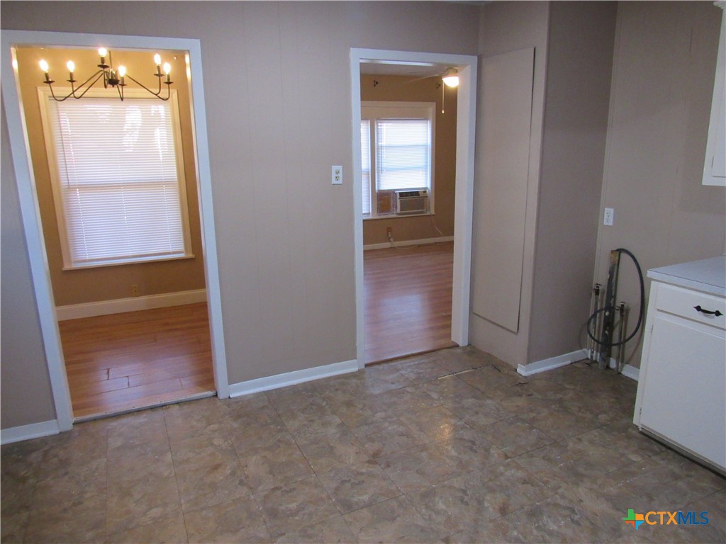 1002 Duncan Avenue Killeen, TX 76541 - Photo 6 of 14 an empty room with windows and closet
