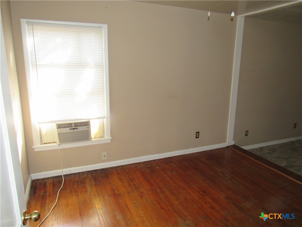 1002 Duncan Avenue Killeen, TX 76541 - Photo 8 of 14 an empty room with a window