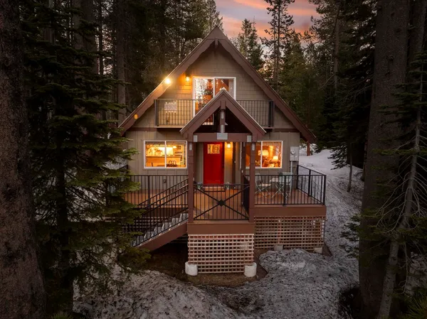 a view of outdoor space yard and porch