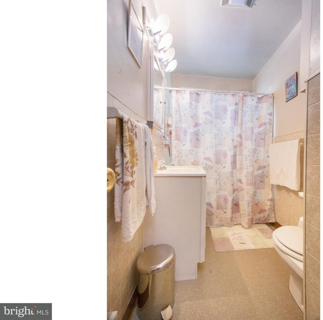 2031 Store Road Harleysville, PA 19438 - Photo 9 of 20 Bathroom