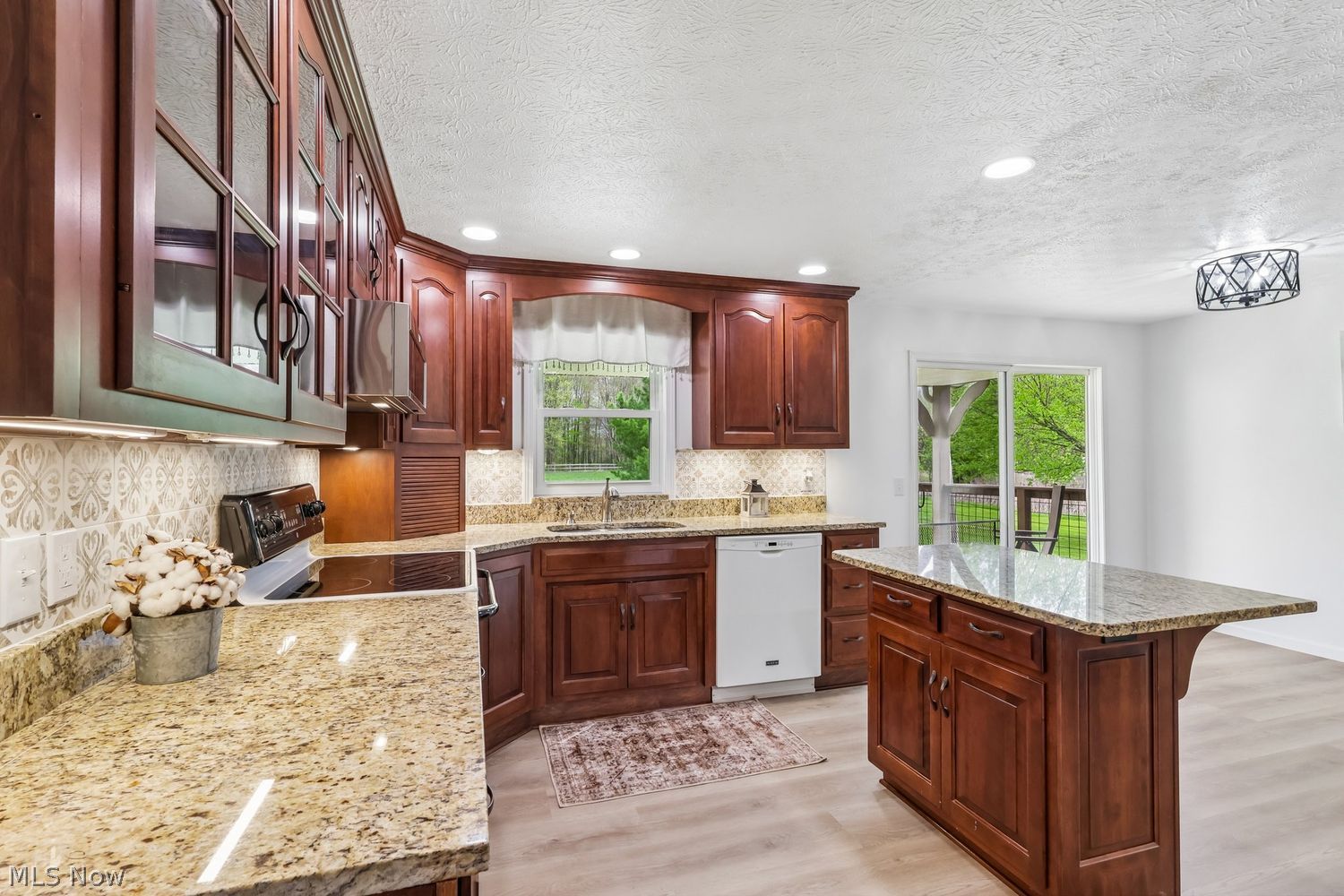 8965 Corbett Road Diamond, OH 44412 - Photo 6 of 48