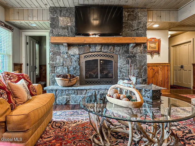 $8,950,000 | 101 Green Harbour Lane, Lake George, NY 12845