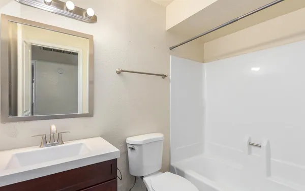 $2,200 | 7027 South 43rd Way, Phoenix, AZ 85042