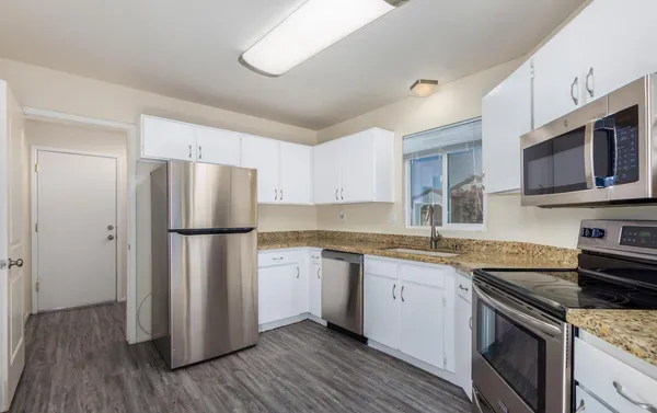 $2,200 | 7027 South 43rd Way, Phoenix, AZ 85042