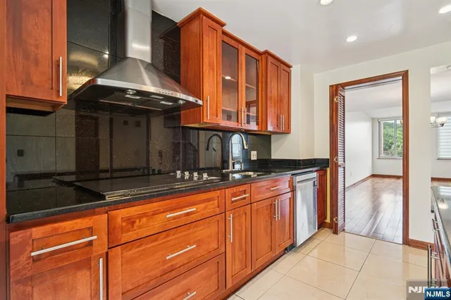 $6,000 | 100 Old Palisade Road, Unit PL16, Fort Lee, NJ 07024