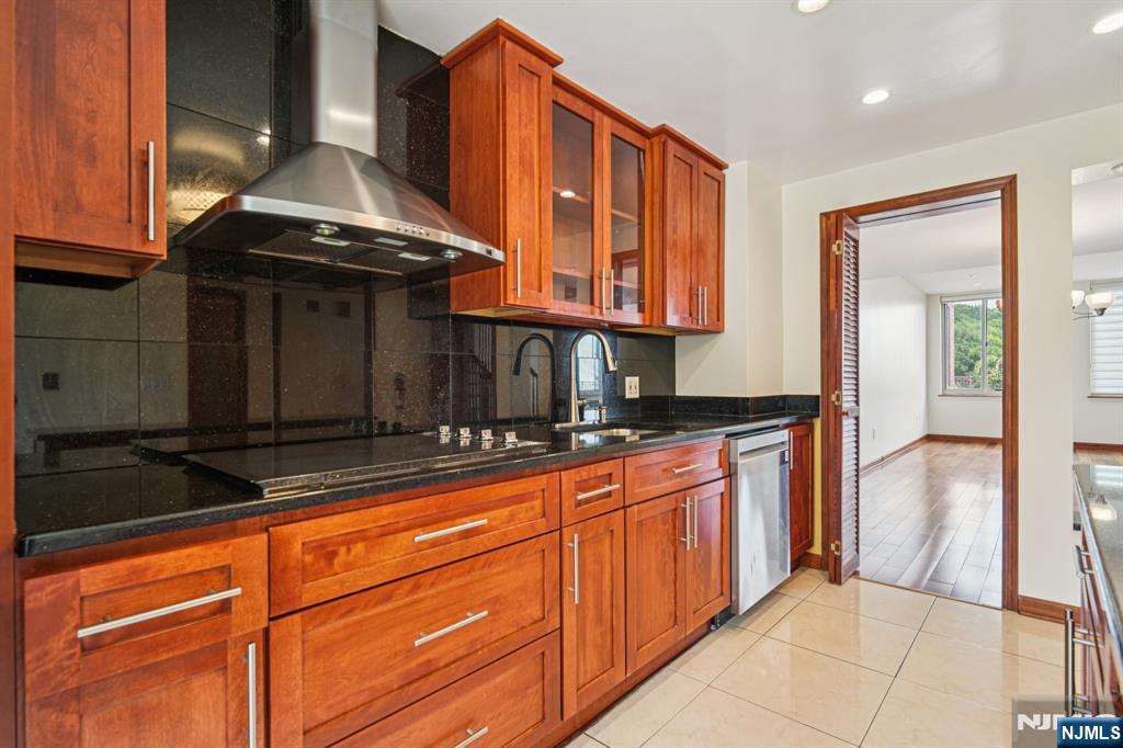 100 Old Palisade Road, Unit PL16 Fort Lee, NJ 07024 - Photo 14 of 32