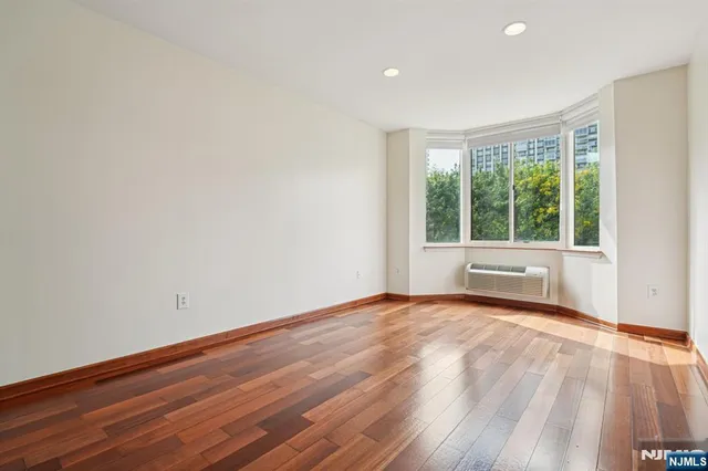 $6,000 | 100 Old Palisade Road, Unit PL16, Fort Lee, NJ 07024