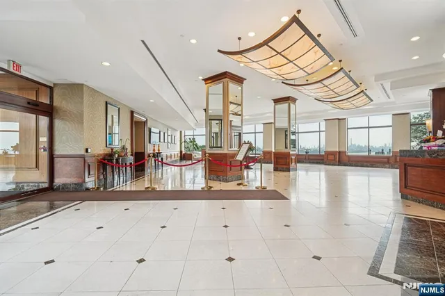 $6,000 | 100 Old Palisade Road, Unit PL16, Fort Lee, NJ 07024