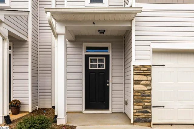 $275,000 | 4 Sabine Leaf Court, Greer, SC 29650