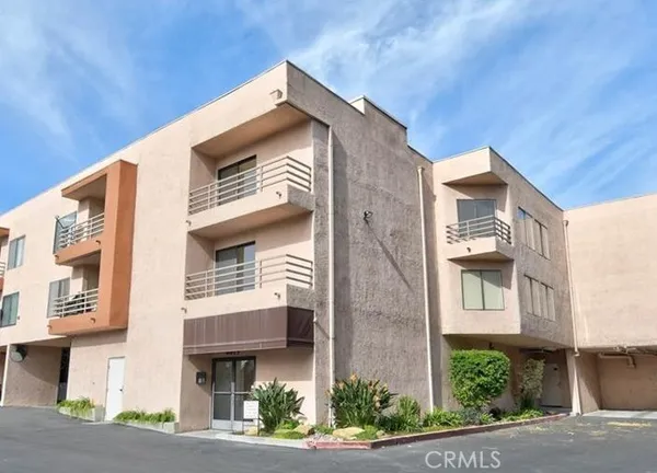 $1,795 | 6815 Remmet Avenue, Unit 222, Canoga Park, CA 91303