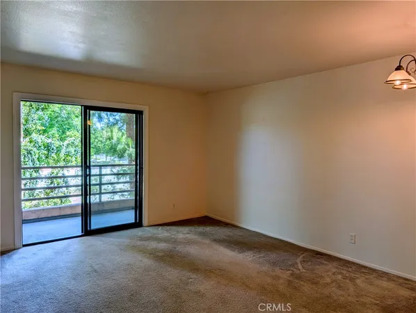 $1,795 | 6815 Remmet Avenue, Unit 222, Canoga Park, CA 91303