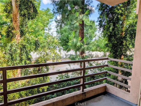 $1,795 | 6815 Remmet Avenue, Unit 222, Canoga Park, CA 91303