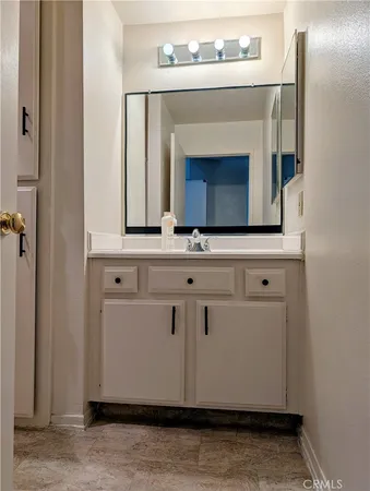 $1,795 | 6815 Remmet Avenue, Unit 222, Canoga Park, CA 91303