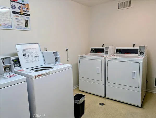 $1,795 | 6815 Remmet Avenue, Unit 222, Canoga Park, CA 91303